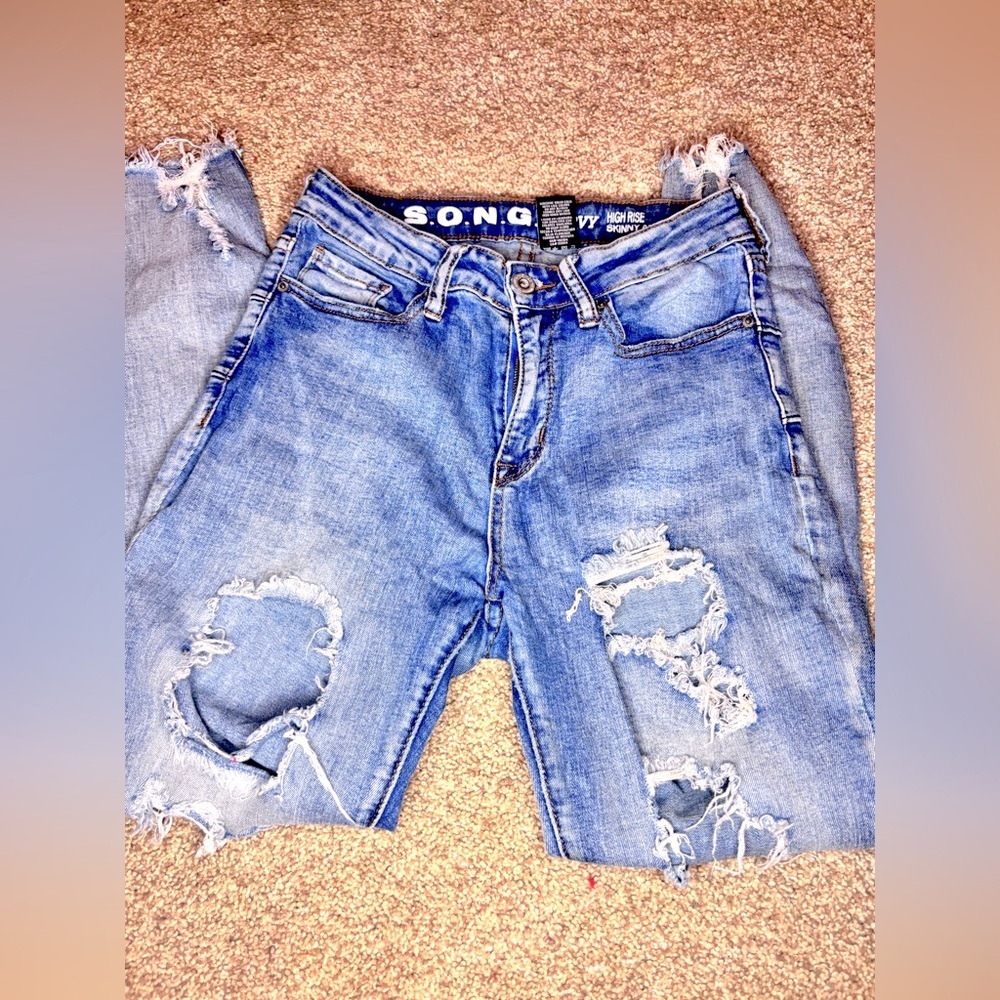 Women’s SONG Curvy High Rise Ripped Skinny Jeans - Picture 5 of 6